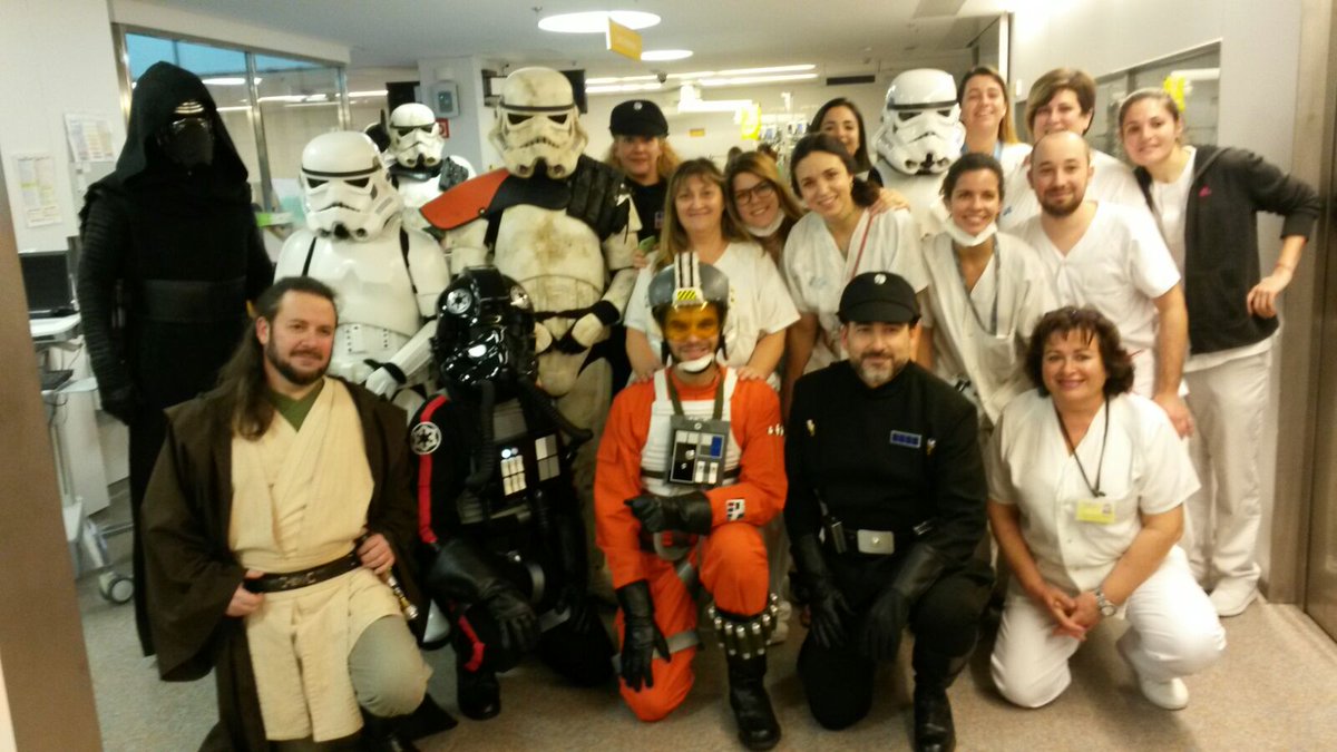 M_JoseMunozB's tweet photo. Un domingo diferente para pacientes y personal de UCI-P @hvhebron. GRACIAS! por vuestra visita. #humanizalauci https://t.co/QRq0HFWsTD
