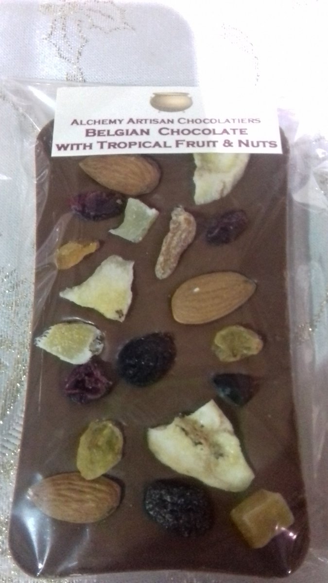 chocfullofmagic's tweet image. Our 4 bars for £10 of mixed flavours is very popular @BathandWest today!