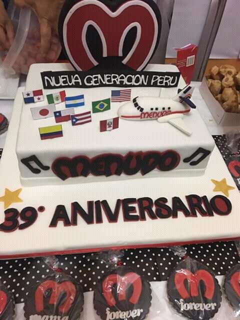 luce_rodela's tweet photo. Celbrando a #LoGrande #39AñosDeMenudo #Peru de Fiesta @ab3ltalamantez #MENUDOMania4ever https://t.co/5W4PnFOkJy