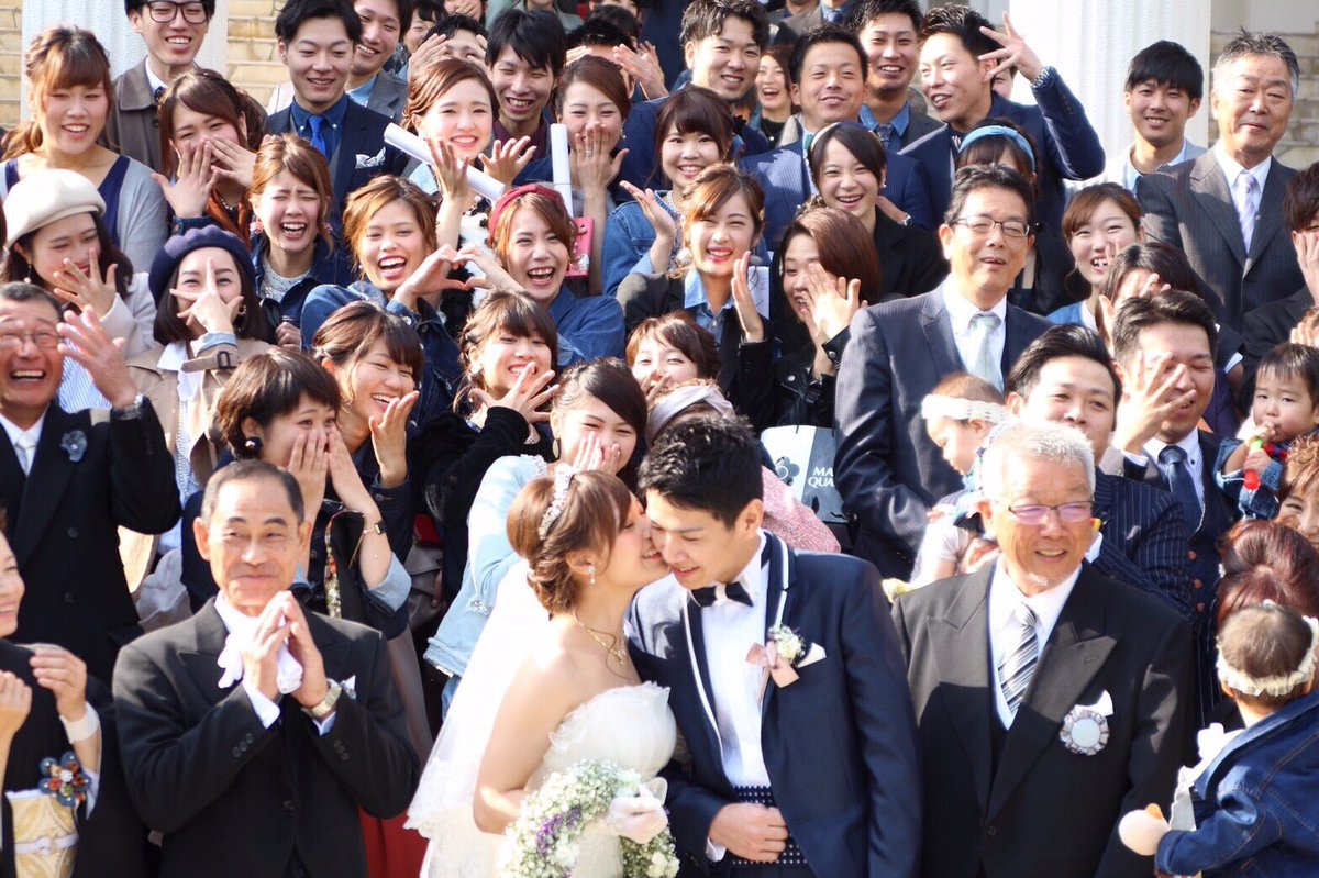ひがしです 16 11 26 結婚式ほんと楽しくて 泣いたり笑ったりみんなと 盛り上がれてよかった ドレスコードも デニムにしてみんな 可愛くかっこよくオシャレで最高 そしてサプライズ バラ 99本 喜んでくれた ほんと結婚式協力してくれた人感謝して
