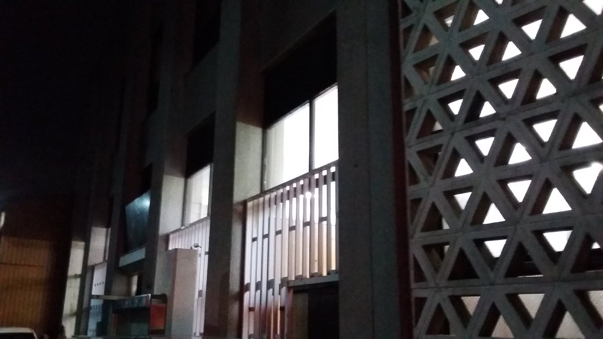 津村ユキヲ على تويتر 夕方に前から行きたかった香川県多度津 町 Tetugakuya さんに伺いました 元銀行の建物をリユースしてオープンした西洋アンティーク雑貨屋 さん すごくカッコいいところでした 奥にはデカい金庫部屋がある 哲学イベントも開かれています