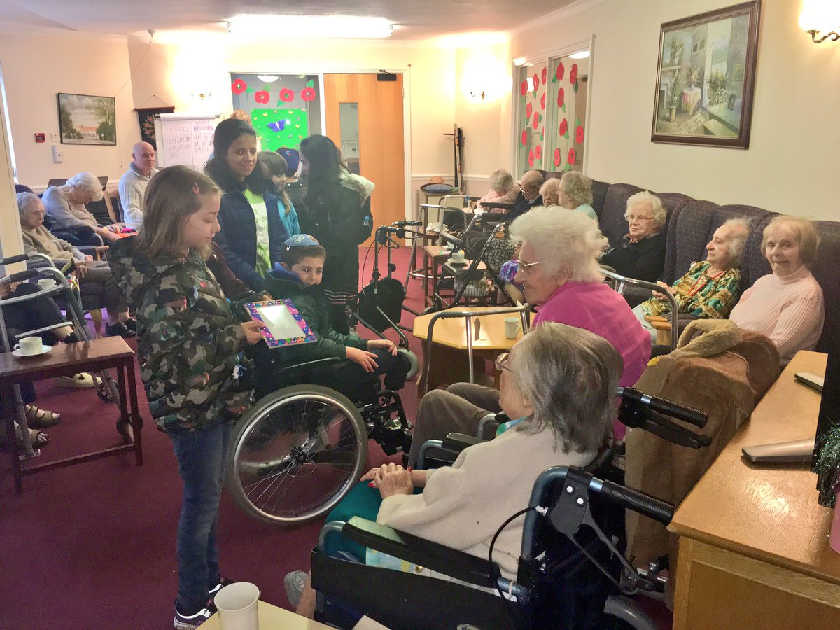 BladeBoyRio's tweet photo. .@MitzvahDay Heath House visit from Rio & Bushey Cheder Yr 4 @TheTribeUK @UnitedSynagogue
#MitzvahDay #md16 #TribeUK #AlephProgramme πβ‘οΈ1/2 https://t.co/i21dpdYbtN