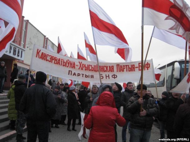 alex_kokcharov's tweet photo. In #Sluck, #Belarus, locals commemorated anniversary of 1920 anti-communist #uprising:
https://t.co/8XOJ6SZkKO