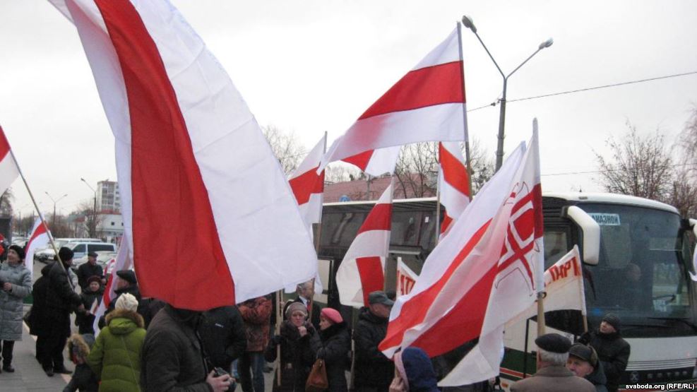 alex_kokcharov's tweet photo. In #Sluck, #Belarus, locals commemorated anniversary of 1920 anti-communist #uprising:
https://t.co/8XOJ6SZkKO