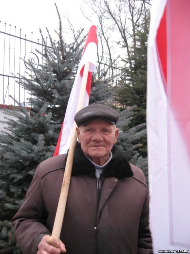 alex_kokcharov's tweet photo. In #Sluck, #Belarus, locals commemorated anniversary of 1920 anti-communist #uprising:
https://t.co/8XOJ6SZkKO