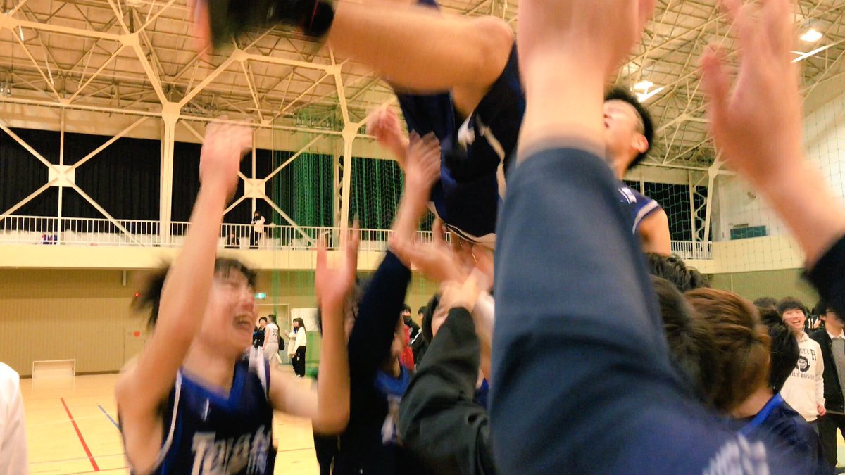 ryutaceae's tweet photo. 間違いなく人生で一番最高の瞬間でした。
「全員バスケ」で優勝した。
ちゃんとまとめられたかは分からないけど、みんなで作ったみんなのチームに心から感謝してる。ありがとう。
東北まで応援に来てくれた方々も含め、
全員で勝てました。本当にありがとうございました。最高のチームでした！！ https://t.co/yTRSHtlKPk