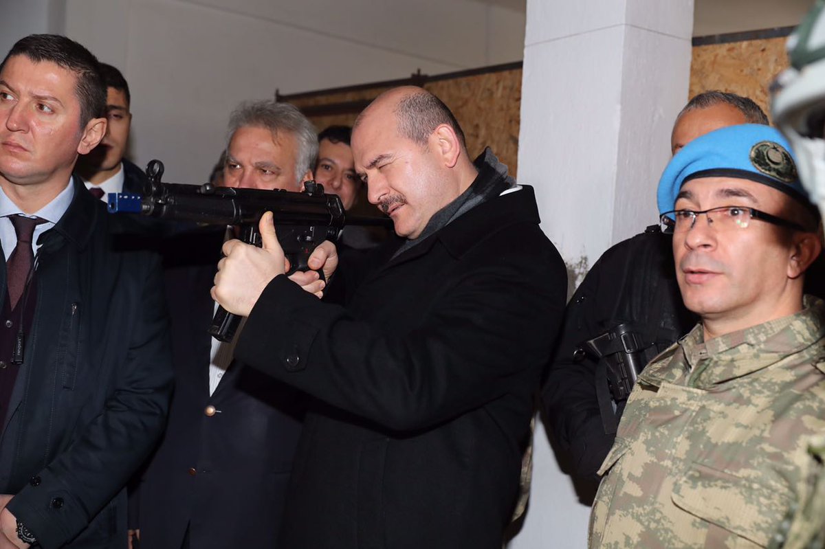 TC_icisleri's tweet photo. Bakanımız Sn. @suleymansoylu Foça Jandarma Komando Okulu ve Eğitim Merkezi Komutanlığını ziyaret etti
https://t.co/nRHbsK5ySh https://t.co/Y7jiItHjKC