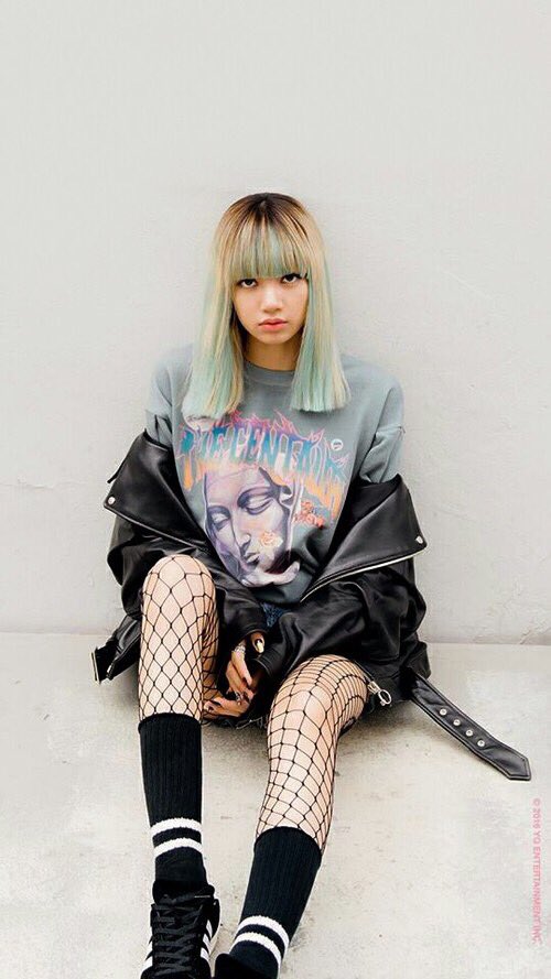 EpicDanceRPG's tweet photo. Lalisa Manoban, 19, Punk. https://t.co/onHIMBnY8y