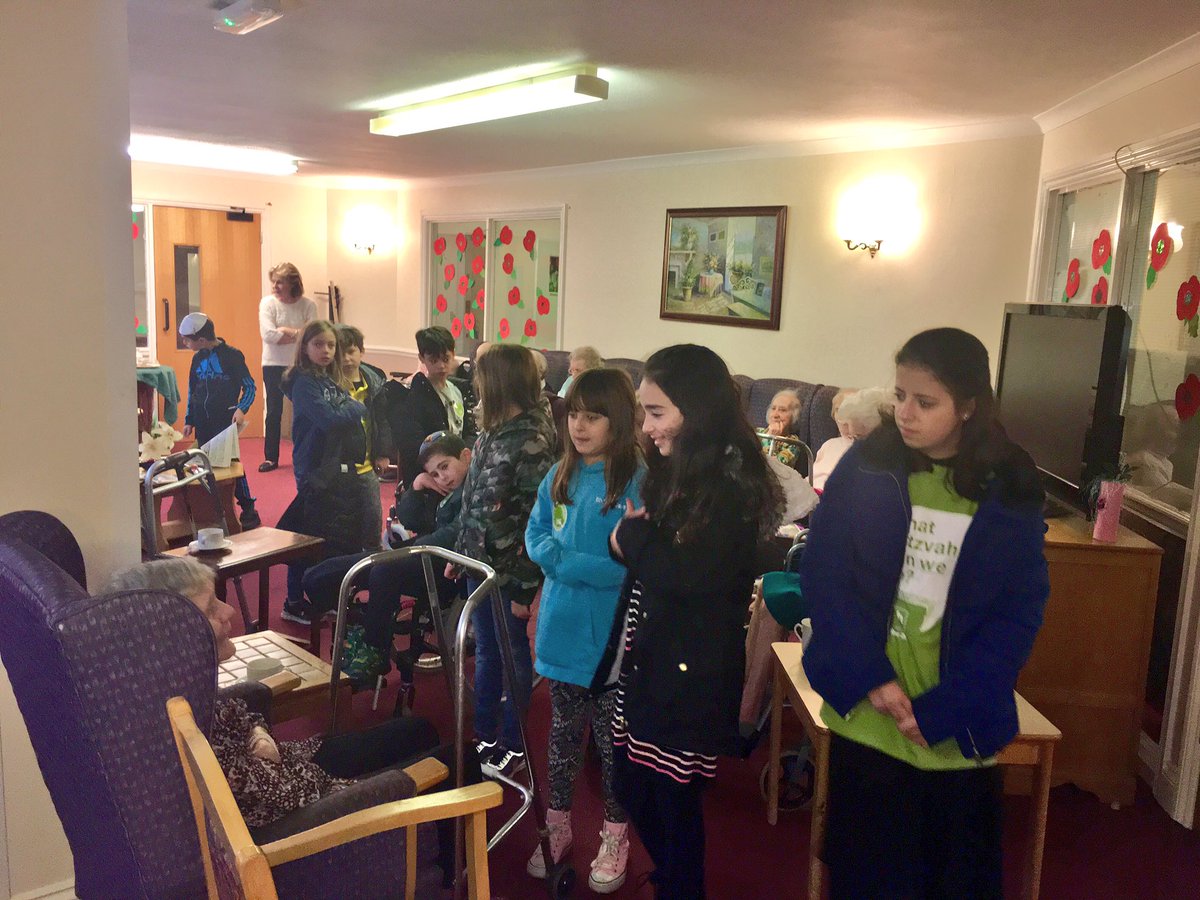 BladeBoyRio's tweet photo. Rio/Bushey Cheder made photo frames for Heath House @MitzvahDay @TheTribeUK @UnitedSynagogue
#MitzvahDay #md16 #TribeUK #AlephProgramme 2/2 https://t.co/0OeJXs1S5O