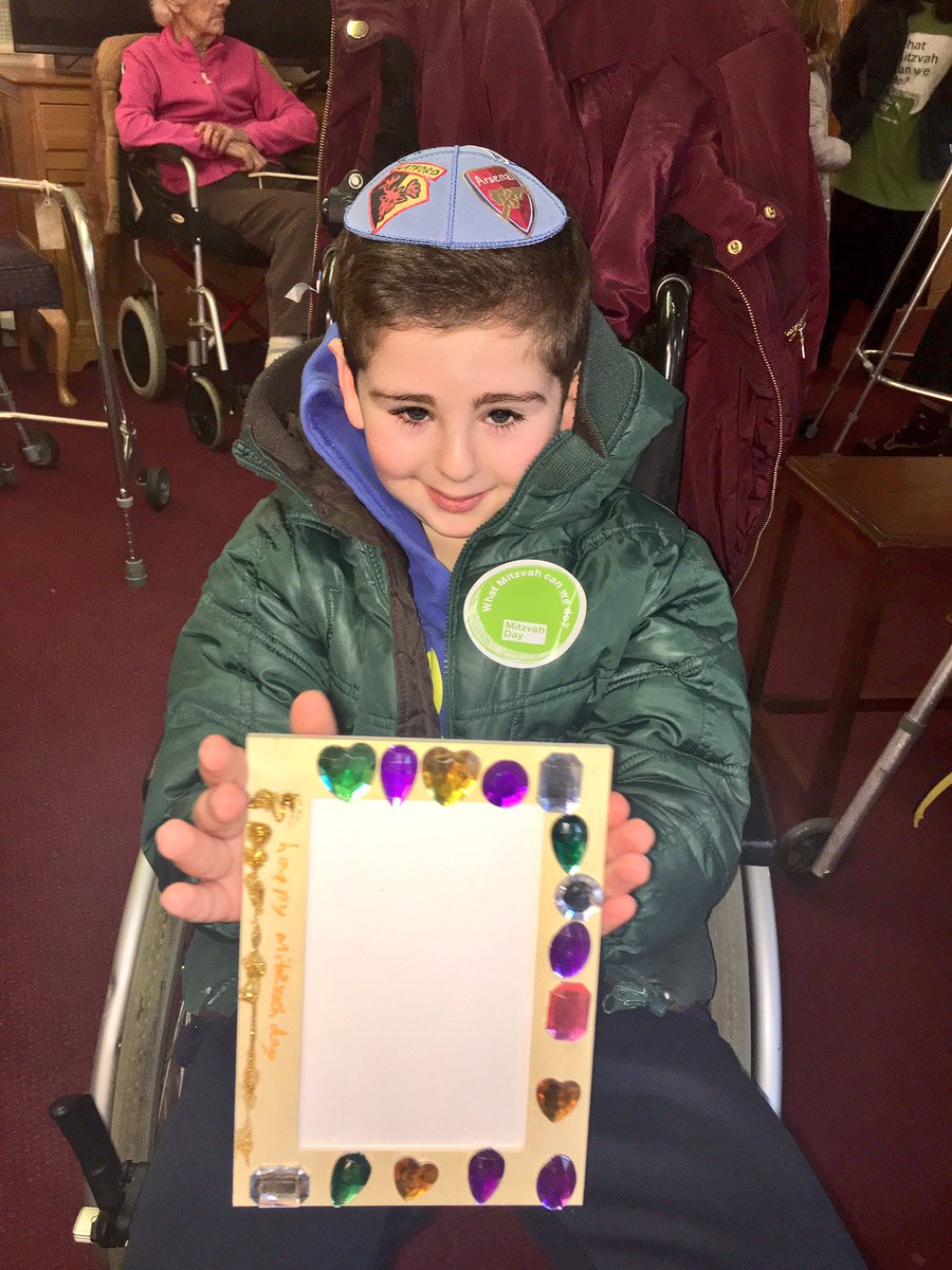 BladeBoyRio's tweet photo. Rio/Bushey Cheder made photo frames for Heath House @MitzvahDay @TheTribeUK @UnitedSynagogue
#MitzvahDay #md16 #TribeUK #AlephProgramme 2/2 https://t.co/0OeJXs1S5O