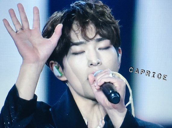 caprice_oj's tweet photo. pre 2016.11.27 서울드림콘서트
#온유 #onew #샤이니 #SHINee
@skehehdanfdldi https://t.co/13GBZaPG9r