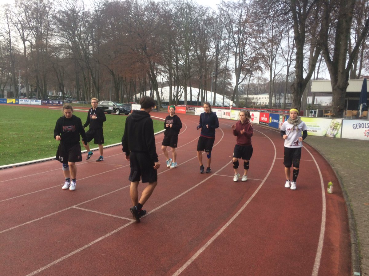 Erdferkel_MR's tweet photo. Warm-up fürs Finale. Spiel beginnt ca. in 25 min. #xdm16 https://t.co/uQGTd6z3pi
