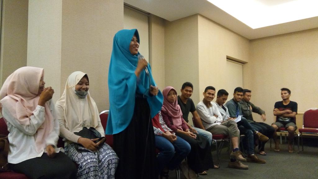 YouthProactive's tweet photo. Dari semua penjuru Indonesia, kita lagi kenalan satu sama lain untuk bersepakat bahwa korupsi itu harus dilawan! #YCAC2016 https://t.co/BQIC7lbRDU