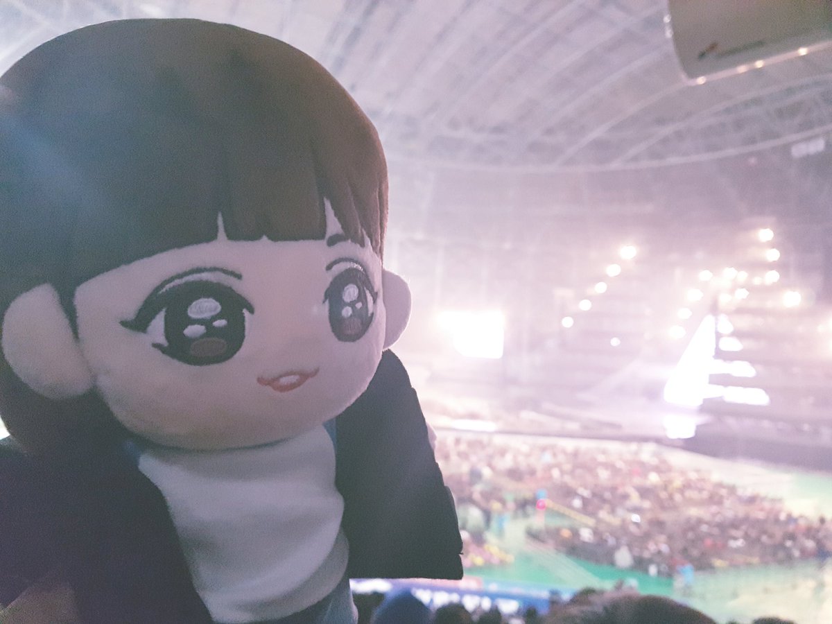 jungjjanyang's tweet photo. 오늘 짜냥이는 슈퍼서울드림콘서트에도 갔다왔구요
어젠 홍대에 나들이 갔대영🎈
내일까지 선입금특전을 받을 수 있는 마지막 기회
원데이 이벤트 중입니당😊 짜냥이 데려가세요~! https://t.co/V7tLnwFEMq