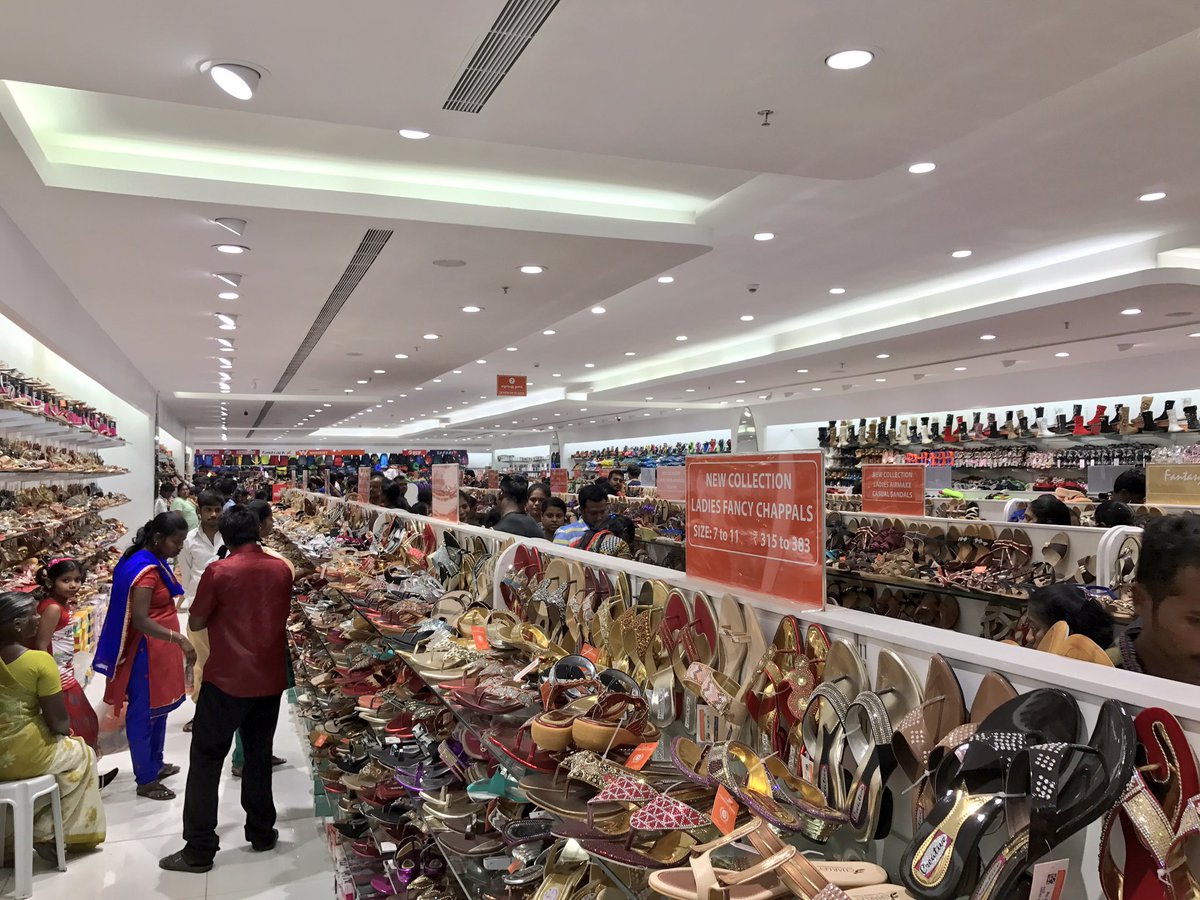 krishashok's tweet image. These new Saravana Stores Galactic Shopping Space Port things are insane! They dwarf the average Walmart Supercenter by a huge margin