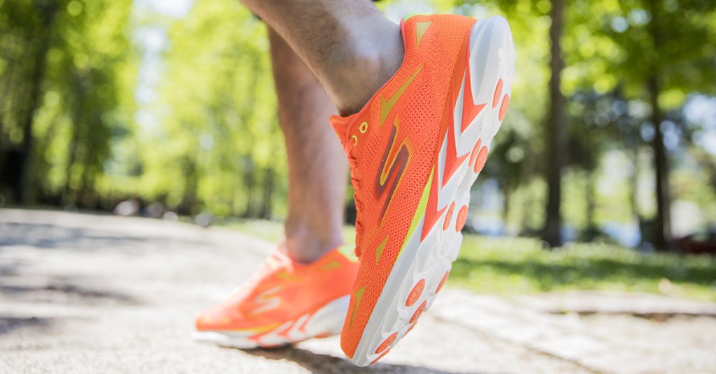 SKECHERSCHILE's tweet photo. ¿Buscando una zapatilla para competir? Las Skechers #GOmebSpeed3 son ideales para competencias, sin peso extra y sin nada que te detenga https://t.co/y10iDakOaI