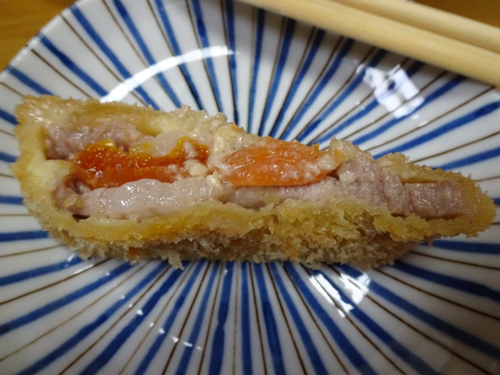 Mikko V Twitter 浅草 カツ吉 のとんかつ紹介 ラストはスペシャルとんかつ 他のとんかつよりも上質なお肉と共に 長ネギ 海苔 かつお節が入っています お肉がとろけるぅ カツ吉 には平日のみ予約限定でチョコとんかつ あんことんかつもあるので