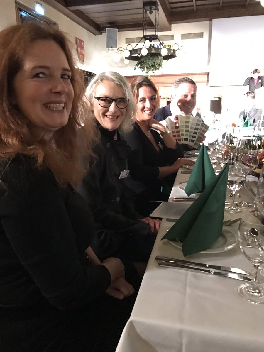 MalerBecker's tweet photo. #MalerdesJahres in München am Freitag Abend. Mit uns als ausgewählte Firma und zum ersten Mal mit #farrowball als Sponsor.Bereicherung ! https://t.co/w3uNr2tlO2