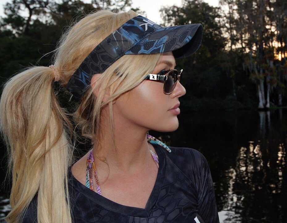 brookeandbarr's tweet photo. From #Bassfishing - to sight casting for #Sails - to #daytimebowfishing for Tilapia 🎯 I count on @Viciousfishing Vision 😎👱🏻‍♀️ https://t.co/K9JQsvZjoi