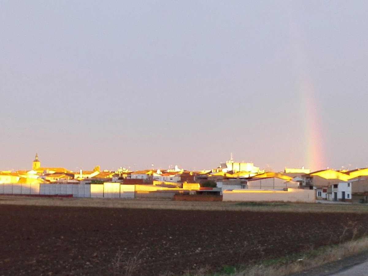 M_IsarOs's tweet photo. Sol de tarde en #Torrenueva @tiempobrasero https://t.co/izDH2VLwG0
