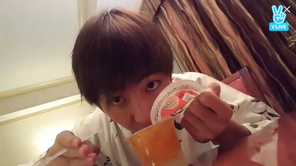 Twitter இல 아카네 テテまたみかんゼリー 食べてる これまた食べる人増えるぞ 笑 そしてお顔がきれい 大満足みかん 食べる人rt 防弾少年団 テテ V 뷔