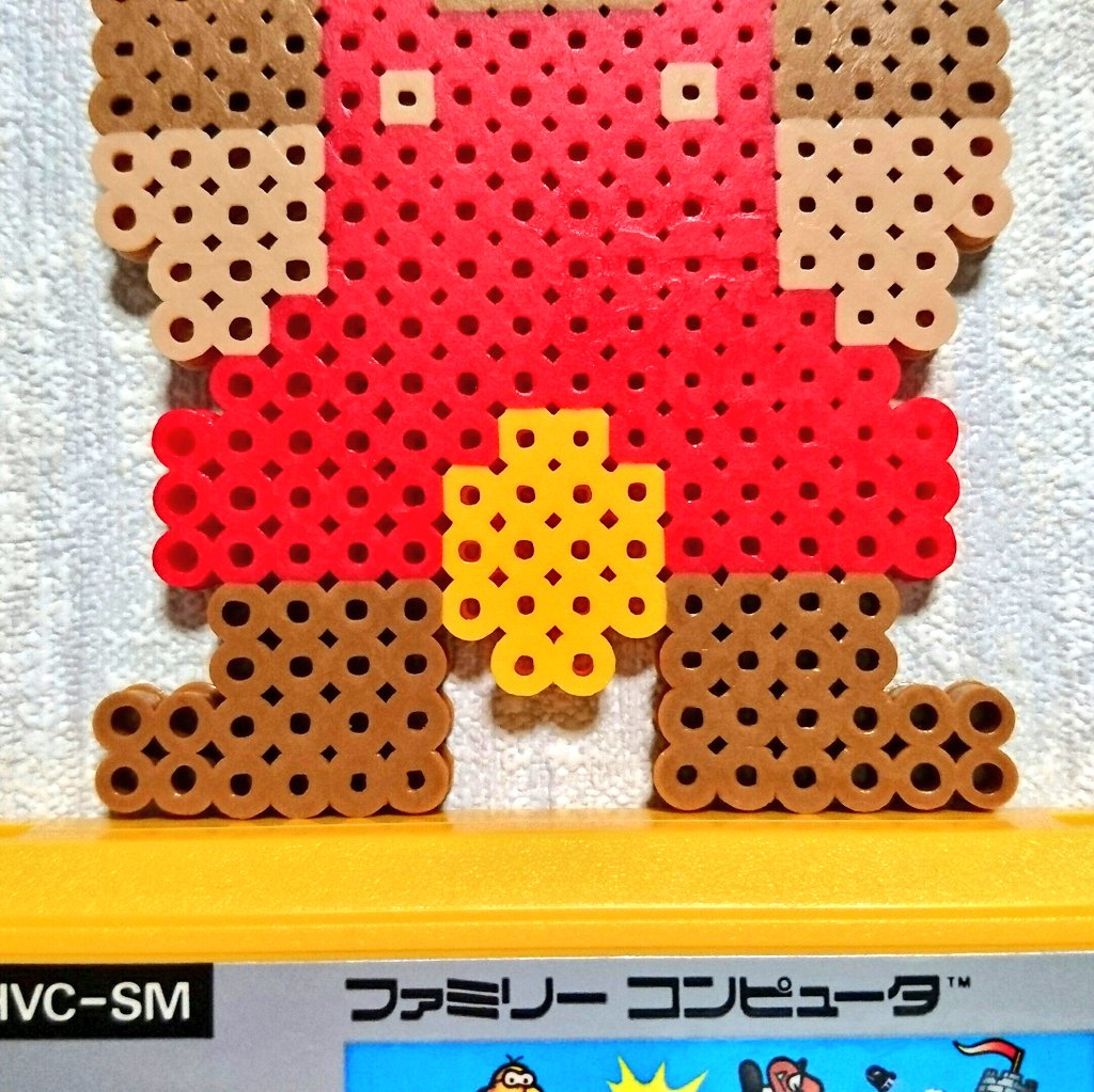 アイロンビーズ８作目は、スーパーマリオブラザーズより、マリオ２種です。 あ、お股にコインが……Σ(゜Д゜) #キンタマリオ