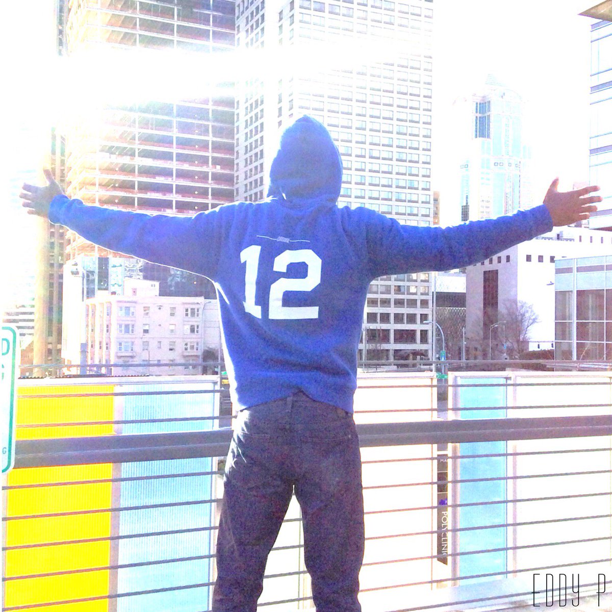 IronMessage's tweet photo. GAME DAY BAYBAY!!! LES GEET IIT!!! ๐๐๐๐พ
#GOHAWKS #WEOUTCHEA #TAMPA #SEATTLE #DOGFIGHT #KINGS #NFL #football #NFLSunday #IRONMESSAGE https://t.co/GmPmVZ3Bvl