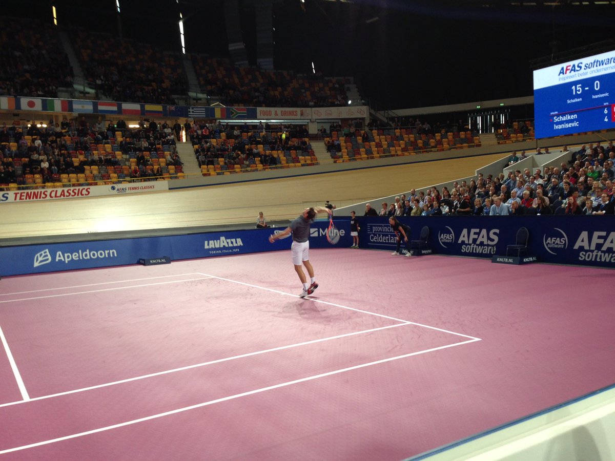 Arjanwatch's tweet photo. Schalken in finale #afastc in @Omnisport Apeldoorn. https://t.co/mhuNPpNmN2