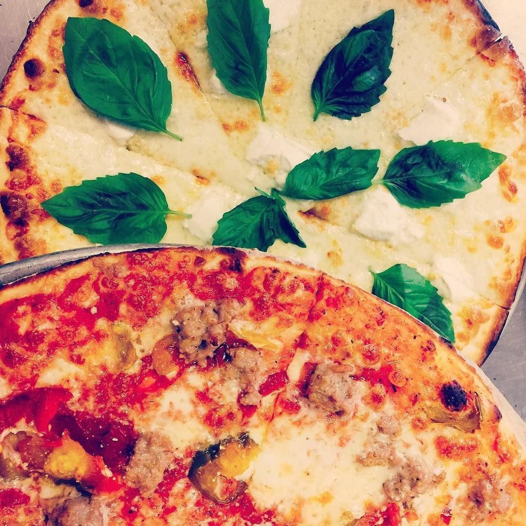 stanmartone's tweet photo. What does your Sunday Funday look like? 🍕🍕🍕🍕🍕 #eastlyme #ctvisit #ctrestaurantweek #ctrest… https://t.co/Y1vcCXSqCs https://t.co/oDPjpjuqPI