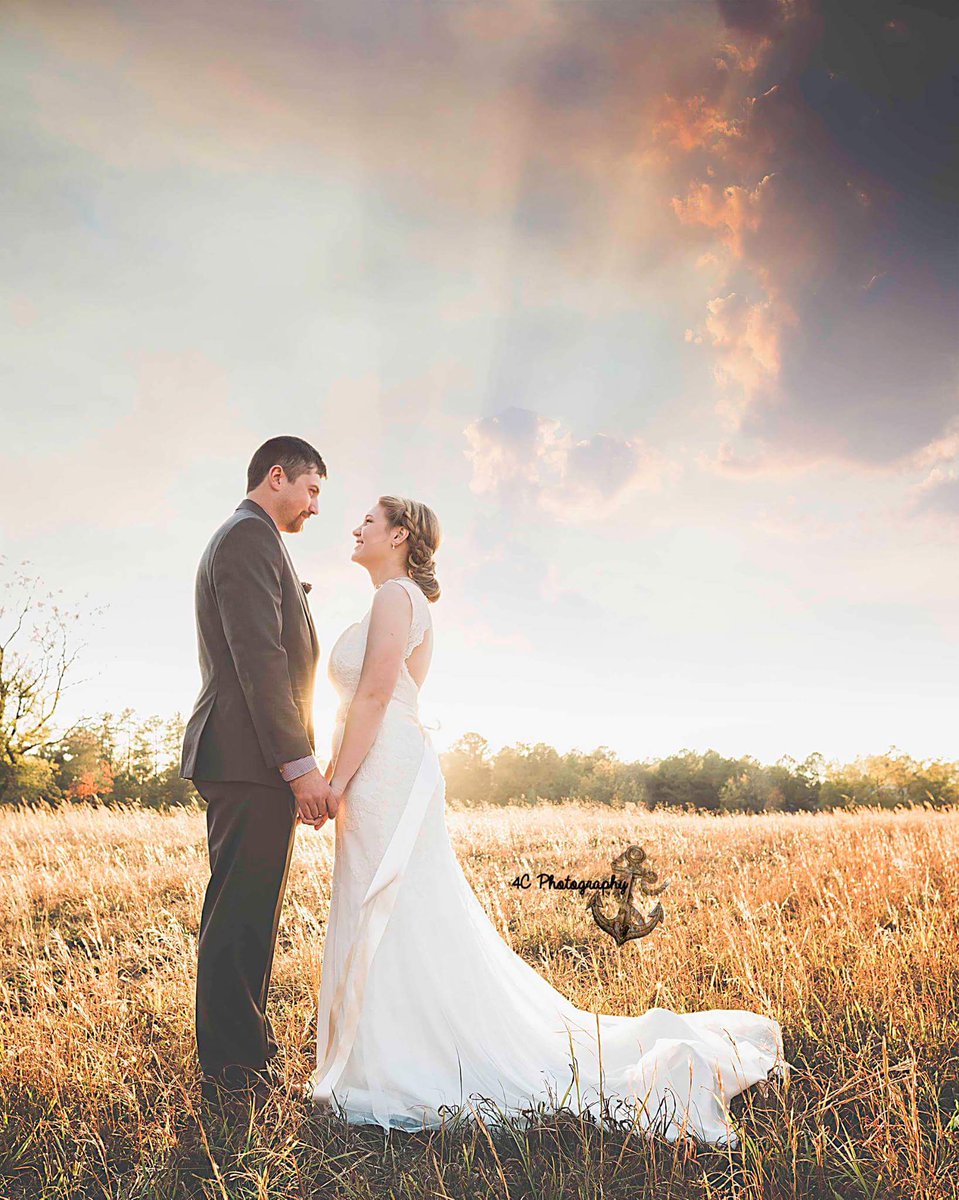 4CPhotog's tweet photo. Now booking for 2017!  Book before 12/31 to save big!  #4cphotog #weddingsby4c #wedding #photography https://t.co/PxTmUN5f39