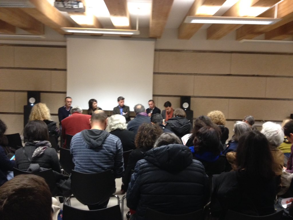 LuxLeaksRaphael's tweet image. @ClineMartinelli témoigne de l'affaire banque #Pasche #crédit mutuel au salon des livres et l'alerte  #lanceursdalerte