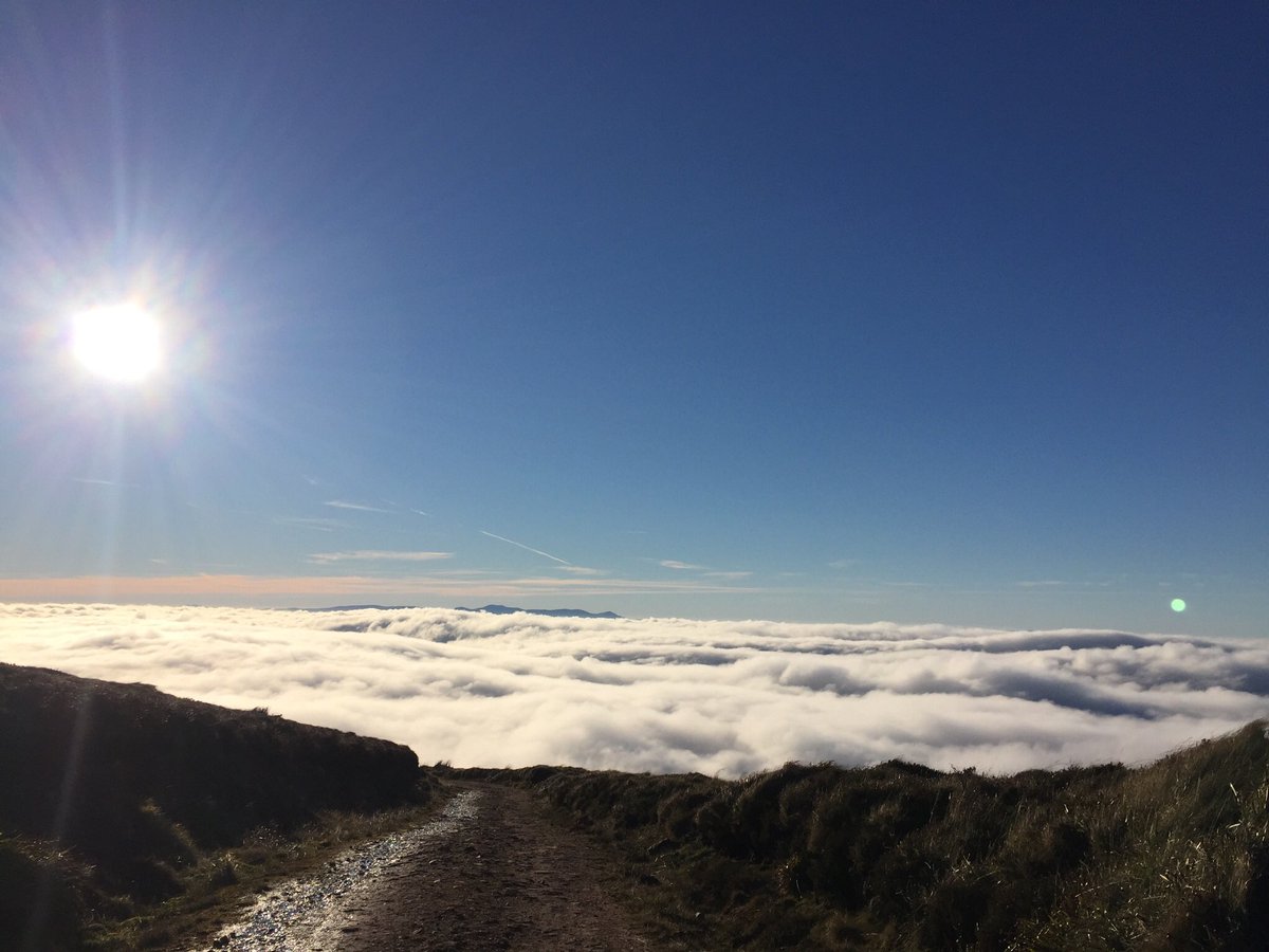 BrianKitson's tweet photo. A great Silvermines adventure with @chelleburke #feetintheclouds #skyrunning #keeperhill #slievefelimway https://t.co/rgcvH8ROPv