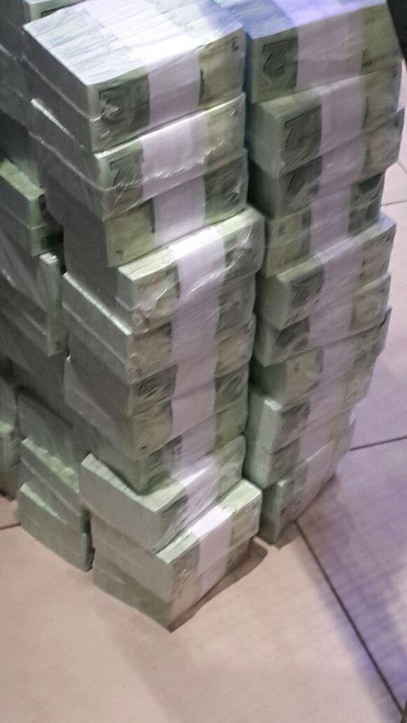 zenzele's tweet image. The #bondnote is here.