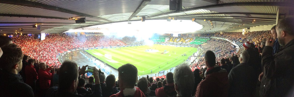 SaraChristie23's tweet photo. #BetfredCup #Aberdeen_V_Celtic #aberdeen #celtic #scottishfootball #awaydays #footballdisplay #COYR #StandFree @AberdeenFC https://t.co/z0r7WrEjvl