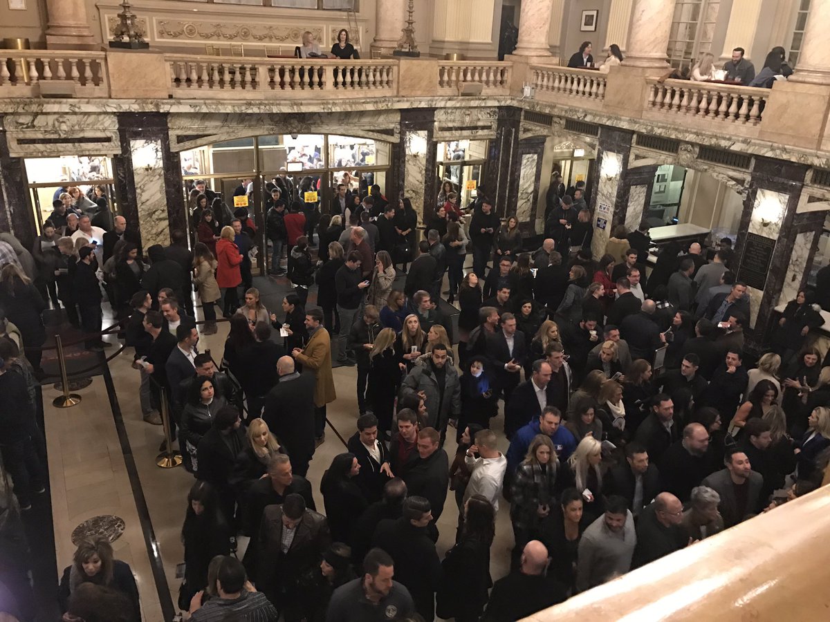 acmd1633's tweet photo. @SebastianComedy packing them into the @ChicagoTheatre! Fantastic show with a great opener @mcgannpat! Cool outfit too. #yourenotfat https://t.co/B2ASAJXcmr