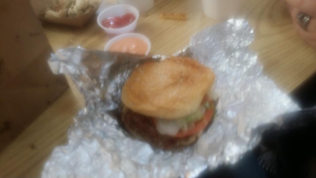 JohnnyssCamaro's tweet photo. #FiveGuys totally disappointed me with the crappy $7 burger.. sloppy, oily, squashed and served in foil. https://t.co/cW1CNORhzj