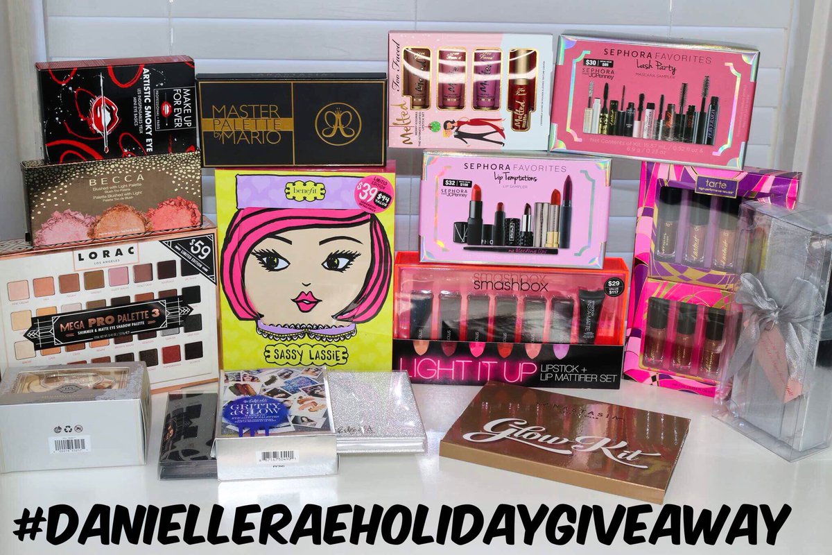 danielleraexo's tweet image. MY HUGE HOLIDAY GIVEAWAY IS LIVE : tinyurl.com/hdth95d