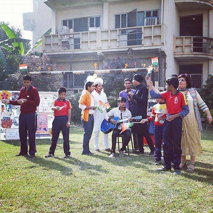 Manavsharma5555's tweet photo. #communal harmony..#feels grt...#new experience...#awsmmm time https://t.co/etrzss7a5n