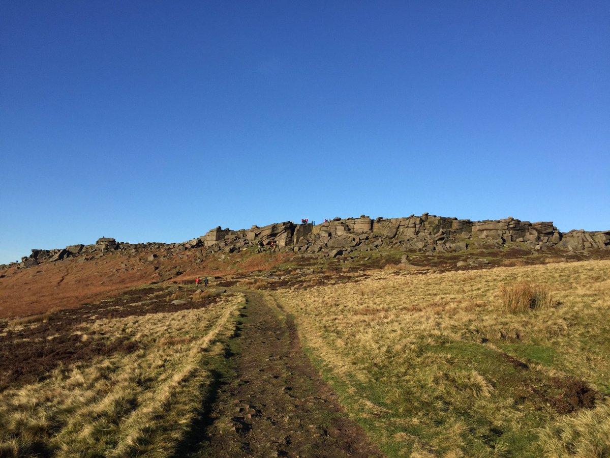 Sue_Kes's tweet photo. Fell running at #Stanage Edge on Saturday #PeakDistrict #LowLyingCloud #HopeValley #BlueSky  #Hathersage #Higgator https://t.co/xryLRLZ6Ou