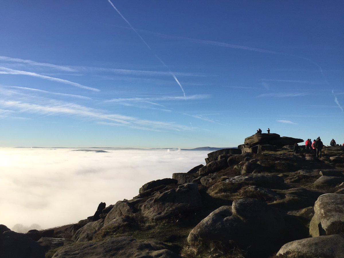 Sue_Kes's tweet photo. Fell running at #Stanage Edge on Saturday #PeakDistrict #LowLyingCloud #HopeValley #BlueSky  #Hathersage #Higgator https://t.co/xryLRLZ6Ou