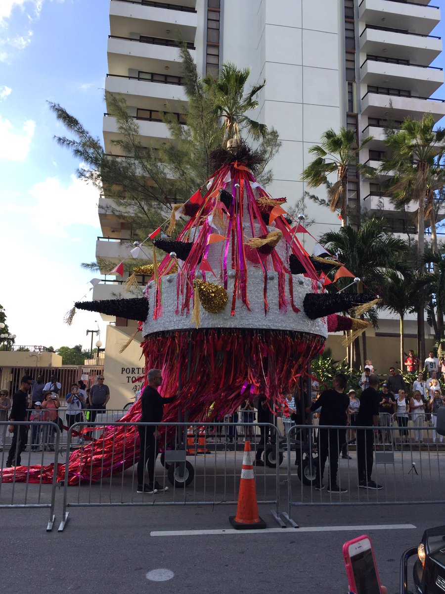 garethharr's tweet photo. Carlos Betancourt's v pink and potent Pelican float @FaenaArt Miami Beach #tidebyside https://t.co/KnZC5zQgXh