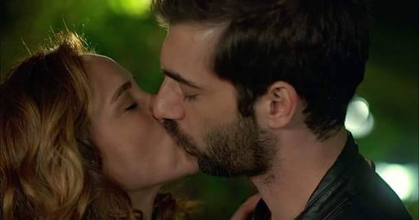 burcintrzgl's tweet photo. #PoyrazKarayel 
#1sezon
#tbt
#AyPoy https://t.co/jbkuR2ws9G