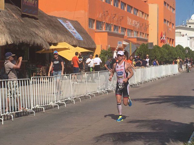 Frederik Van Lierde eindigt seizoen met 6de Ironman zege - 3athlon.be/frederik-van-l… <a href="/fvanlierde/">Frederik Van Lierde</a>