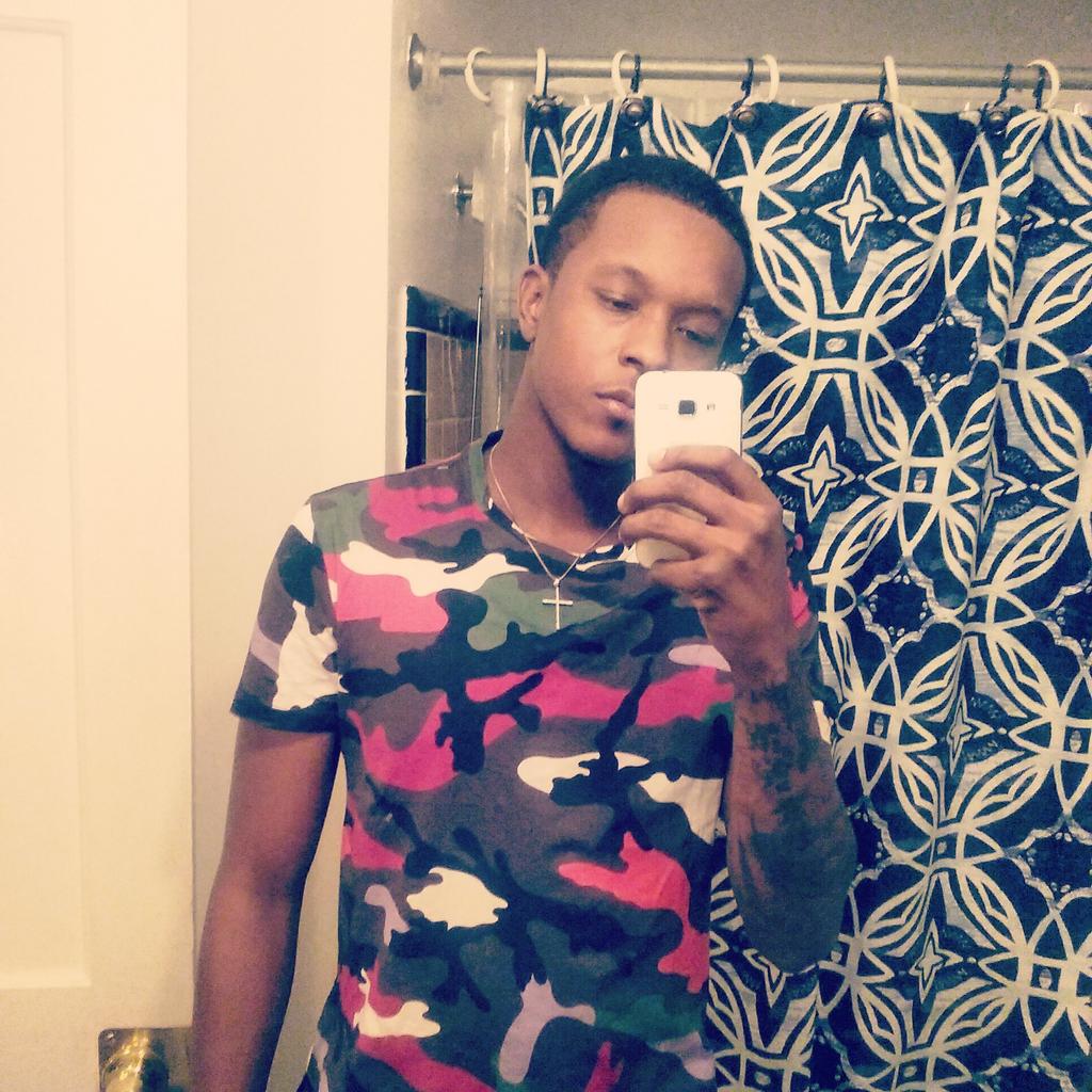 jayare_Wayne's tweet photo. Valentino 🔥 https://t.co/Z9sO9kWYFC