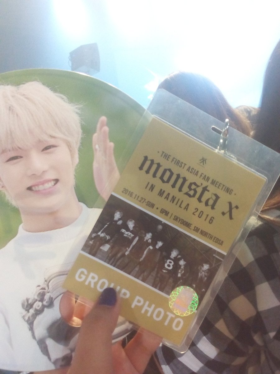 IAMSEOKJINS's tweet photo. @_ohhsehuns BES HUHUHUHU GROUP PHOTO AKO AND I WAS AT THE BACK OF MINHYUK I SAID HI AND ILY AND HE REPLIED "OH HI" "I LOVE YOU TOO" //DIES https://t.co/VryXJKnhTr