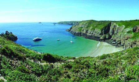 SarkApartments's tweet photo. Sark, the crown jewel of the Channel Islands, nestled in between Guernsey and Jersey, 80 miles south of England. Come and soak up the beauty https://t.co/zLNnIFlfFH