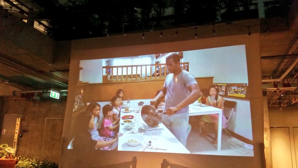 somcity's tweet photo. In Action!! 😎👍 @BKKfatty @Courageous_K #CouragesKitchen #Bangkok 😊✌ https://t.co/pweKFQIuy0
