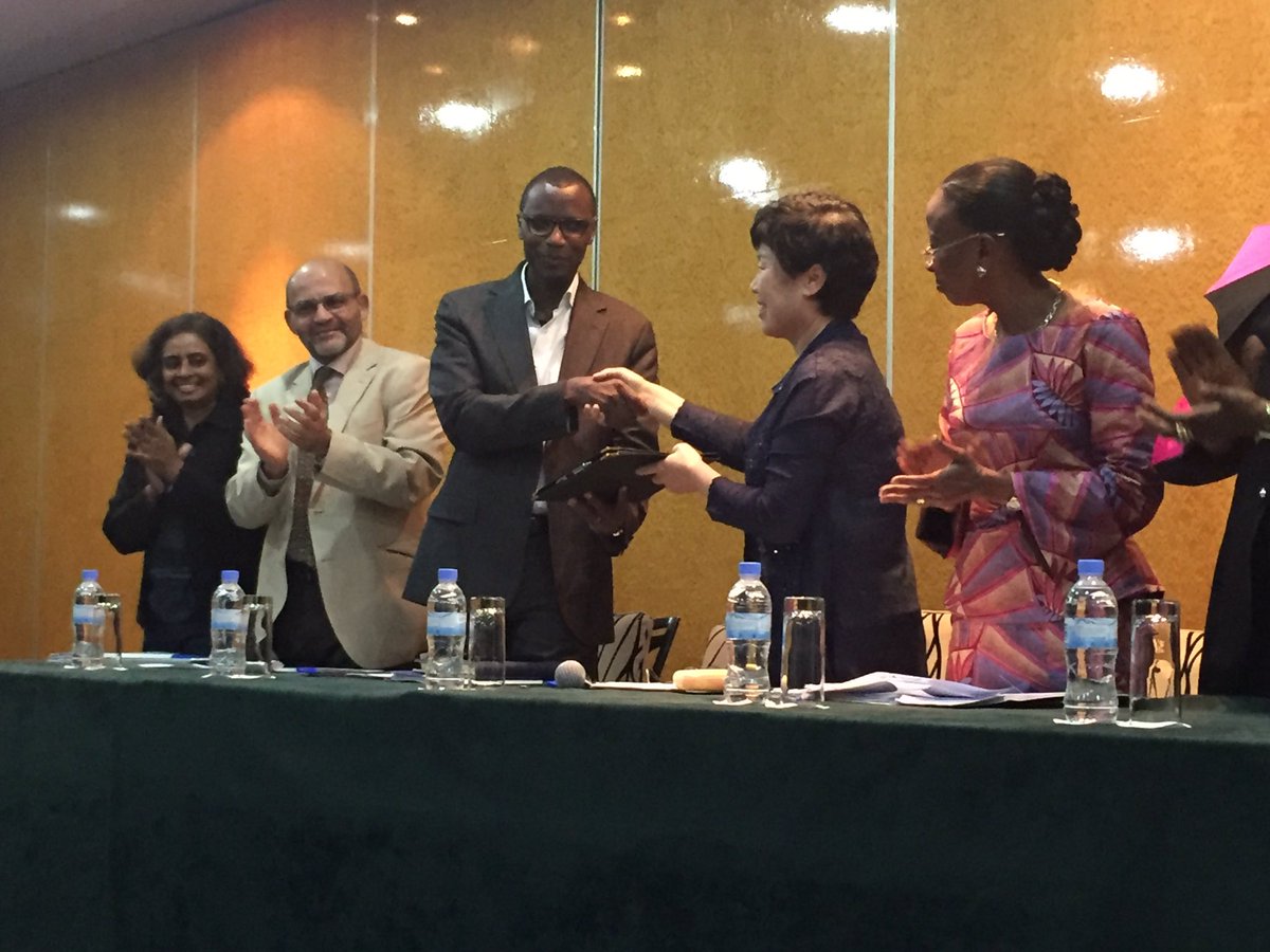 MikeKayonza's tweet image. Signing ceremony between PASET &amp;amp; KIST Korea #Rwanda_Edu in support of Regional Scholarship &amp;amp; Innovation Fund #PASET