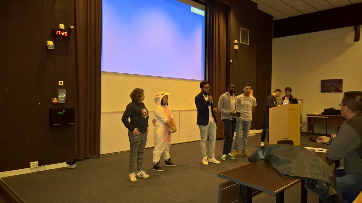 RolandComa's tweet photo. #swrouen16 oh une licorne ! https://t.co/JeYWFmAIsK