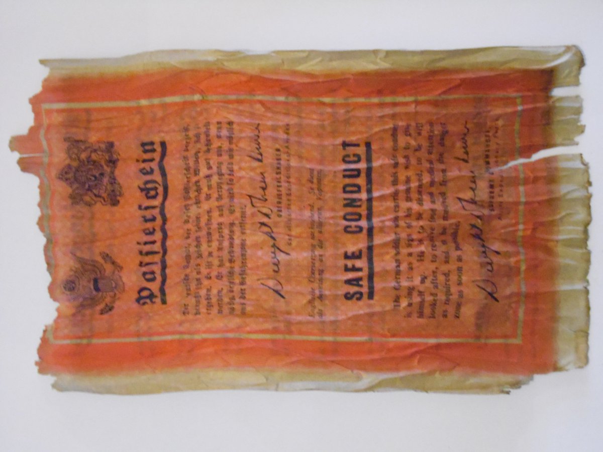ERHTwitfeed's tweet photo. #propaganda leaflets #surrender #German troops #safeconduct passes. #Fired from #American 105mm #artillery had to #iron the to get them flat https://t.co/2eQIm7WAW6